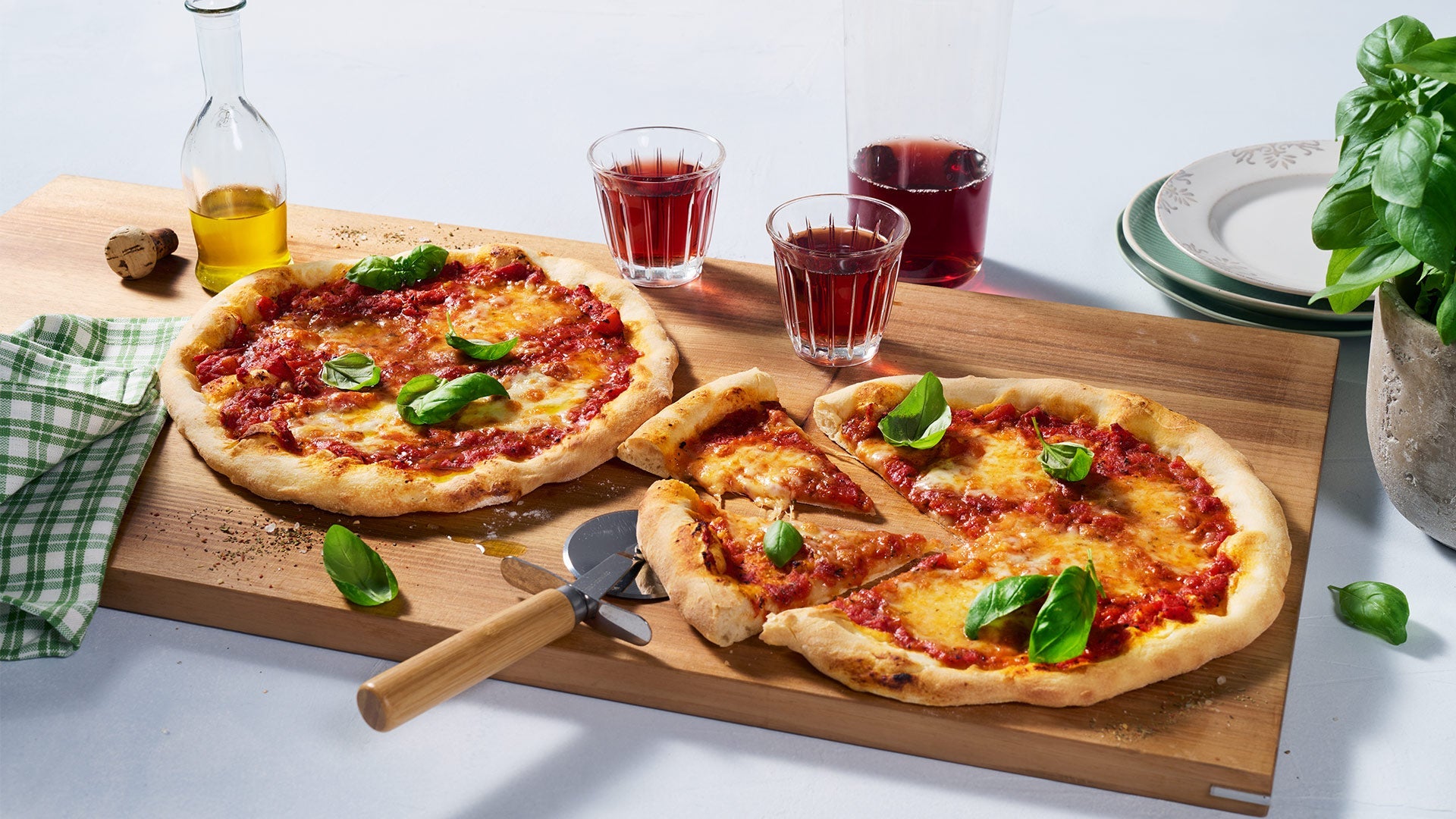 Pizza HERBARIA mit PIZZA E PASTA