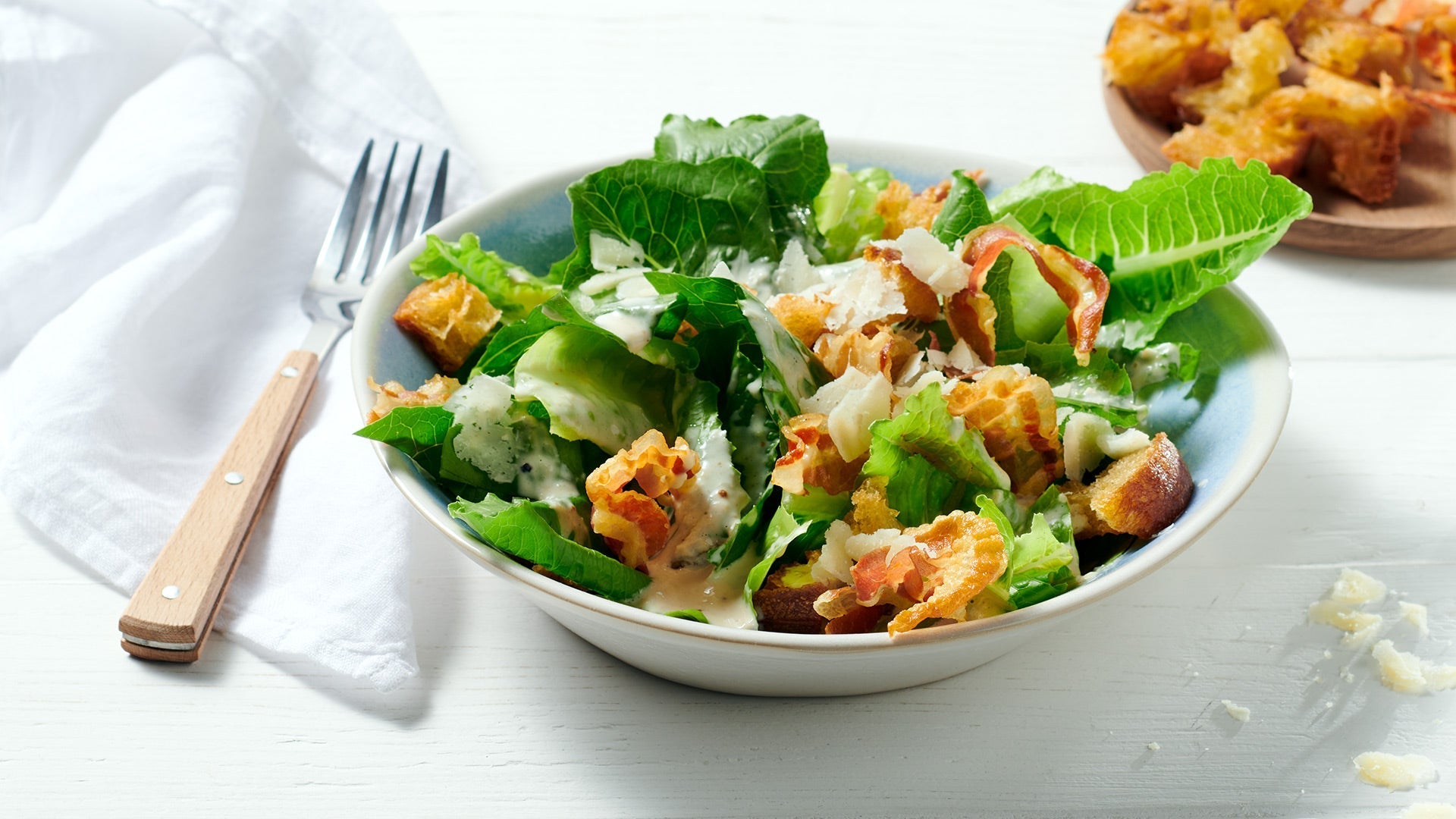 Salat-Klassiker mit CAESAR SALAD