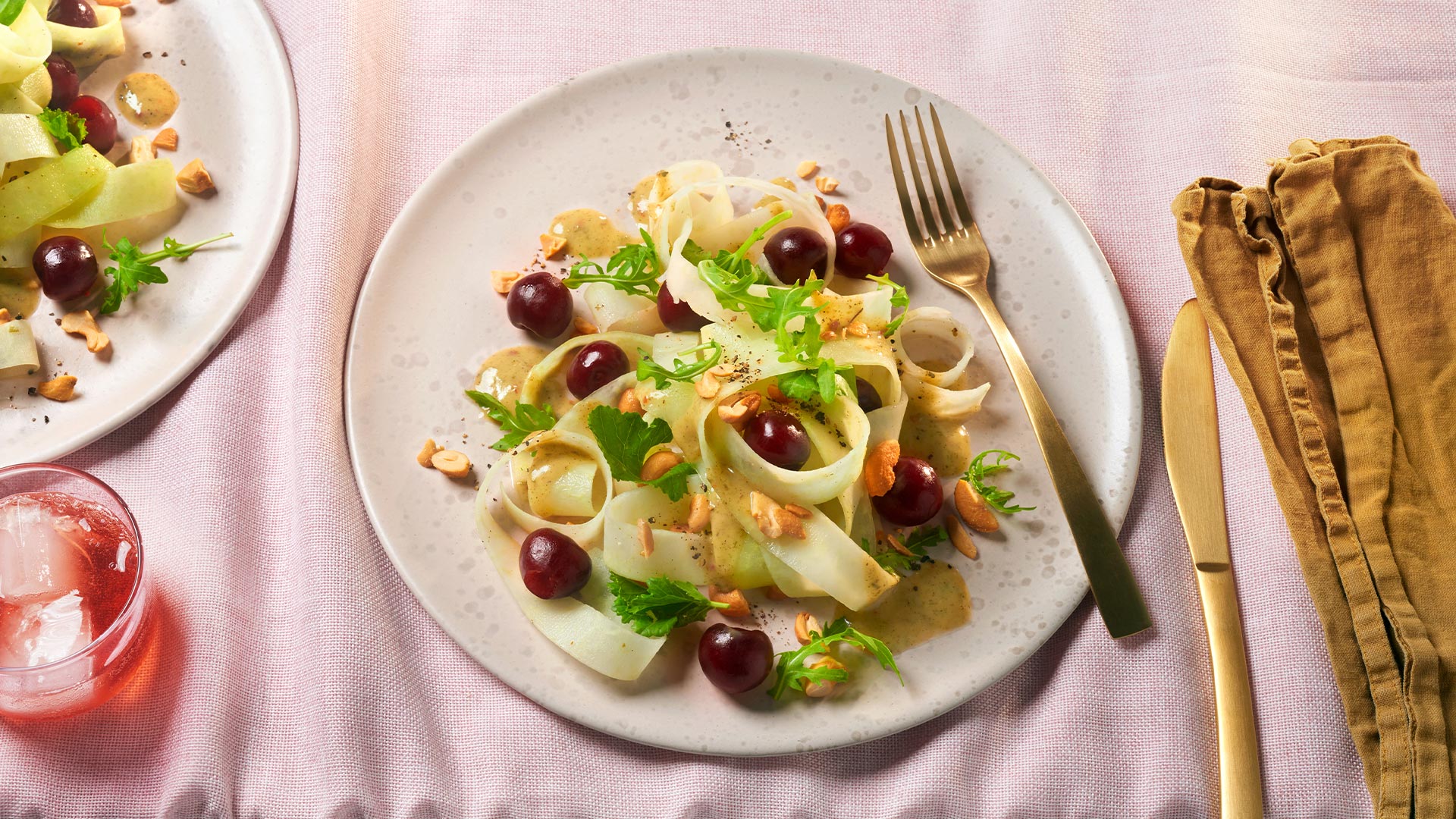 Kohlrabi-Kirsch-Salat mit WILDE HILDE