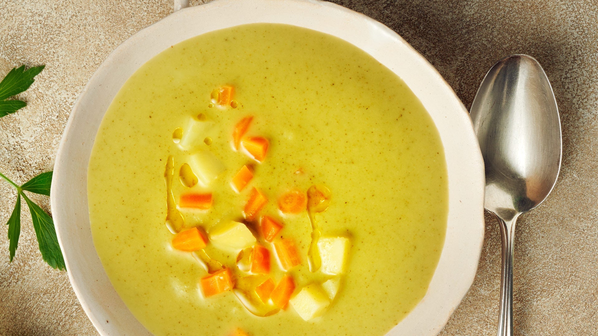 Grüne Gemüsesuppe mit LIEBSTÖCKEL